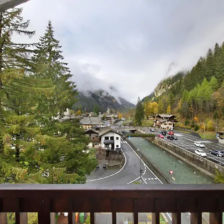 Finestra Sul Monte Rosa アパート