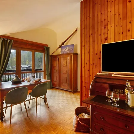 Finestra Sul Monte Rosa * グレッソネイ・サイント・ジェアン